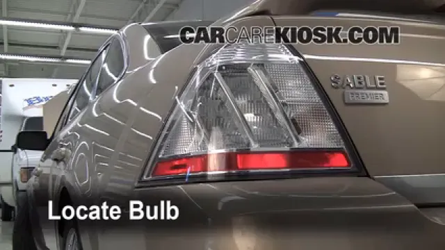 2008 Mercury Sable Premier 3.5L V6 Éclairage Feux de marche arrière (remplacer une ampoule)